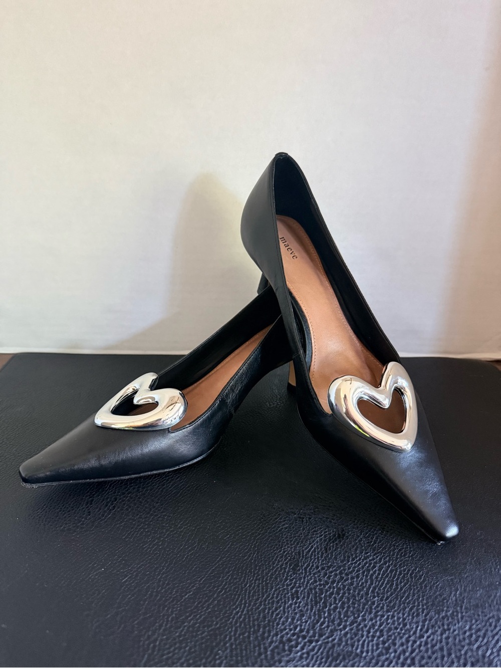 Anthropologie × Maeve
Women's Leather Heart Pumps EU38/ US 7.5 Black Silver
